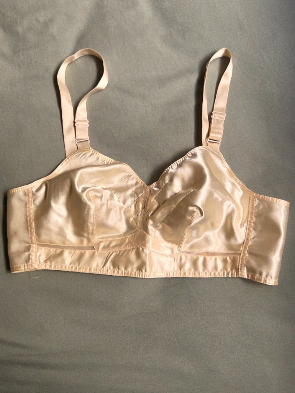 CC09 1940s Bra L6036 What Katie Did